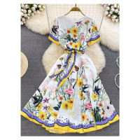 Květované šaty na léto s páskem