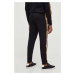 Bavlněné kalhoty HUGO černá barva, s aplikací, 50496995
