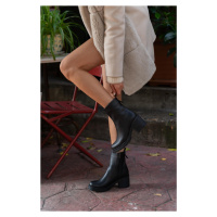 Madamra Black Women's Ankle-Length Thick Soled Boots.