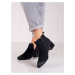 Praktické černé dámské kotníčkové boty na plochém podpatku