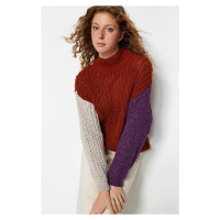 Trendyol Tile Wide Fit Měkký texturovaný pletený svetr s barevným blokem