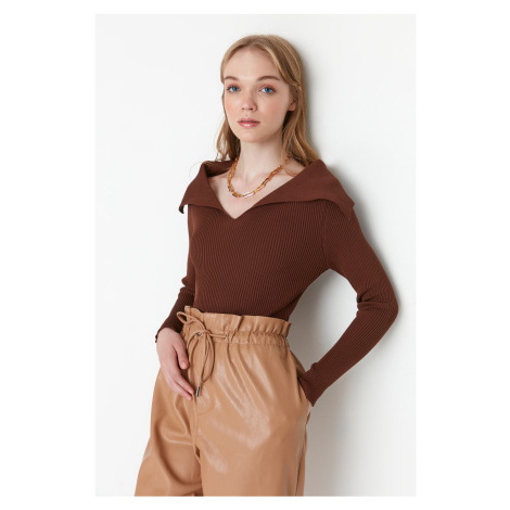 Trendyol Brown Collar Detailní pletený svetr