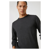 Koton Basic pletený svetr s detailem pletení, kulatý výstřih.