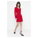 Mini šaty Trendyol Red s výstřihem do V