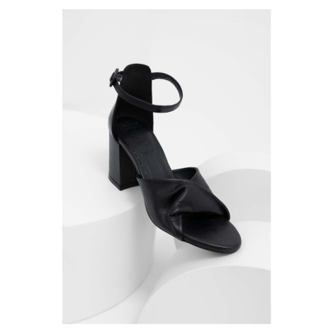 Kožené sandály Answear Lab černá barva
