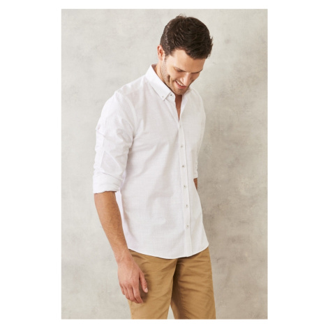 Pánská bílá košile AC&Co / Altınyıldız Classics Slim Fit, úzký střih, 100% bavlna, dobby, s knof