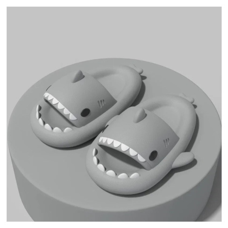 Dětské pantofle s motivem žraloka a měkkou podrážkou