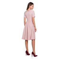 Šaty s výstřihem růžové model 15103445 - Makover