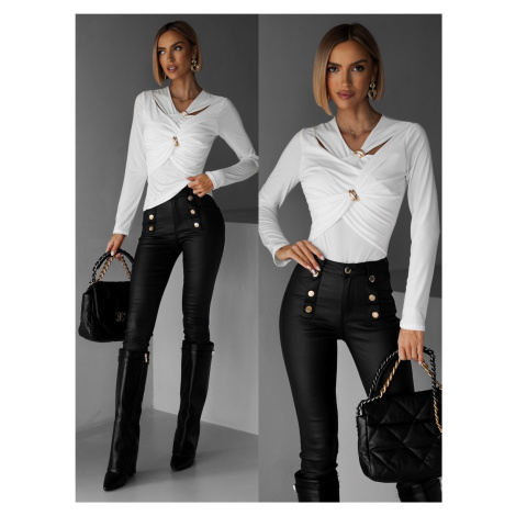 Bílé elegantní triko ODETA s průstřihy