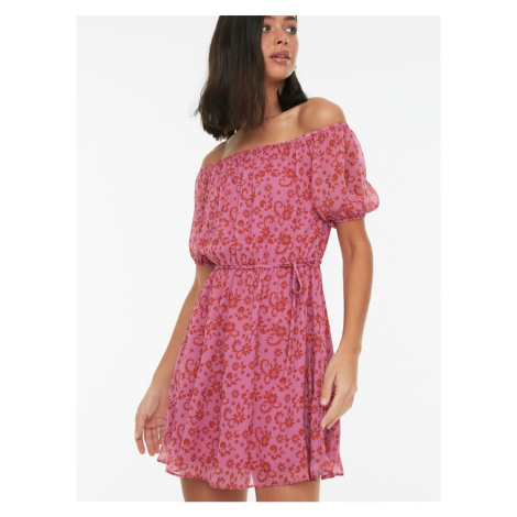 Růžové dámské vzorované krátké šaty s odhalenými rameny Trendyol