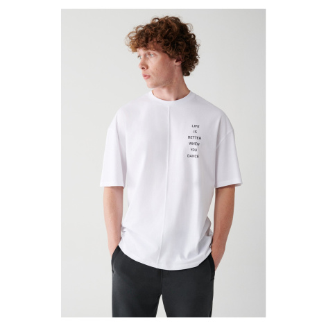 Avva Men's White Oversize 100% Cotton Crew Neck Slogan Printed T-shirt