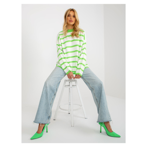 Světle zelený a ecru pruhovaný oversize svetr z RUE PARIS Fashionhunters