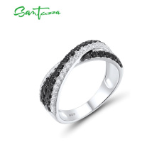 Stříbrný překřížený prsten zdobený zirkony