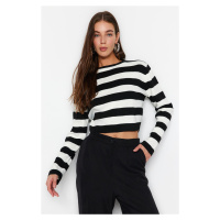 Trendyol Black Crop Základní pruhovaný pletený svetr