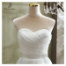 Elegantní svatební šaty s vrstvenou sukni