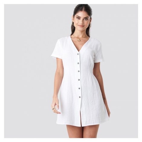 Bílé šaty s knoflíky