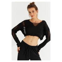 Cool & Sexy Women's Black Knitwear Crop Top