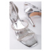 Stříbrné společenské sandály na tenkém podpatku 1-28035