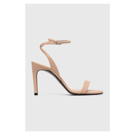 Kožené sandály Calvin Klein HEEL SANDAL 90 LTH béžová barva, HW0HW01945