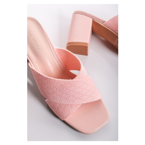 Světle růžové pantofle na hrubém podpatku Ruby Ideal