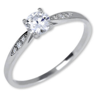 Brilio Něžný dámský prsten z bílého zlata 229 001 00809 07 53 mm