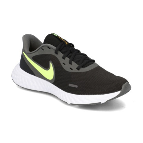 Nike Revolution 5