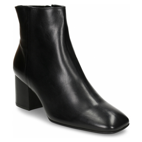 Černá dámská kožená kotníková obuv s hranatou špičkou