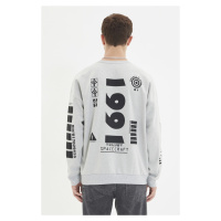 Trendyol Men's Gray Oversized/Wide-Fit Fleece Sweatshirt with a Printed Back