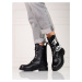 Klasické kotníčkové boty dámské černé na plochém podpatku