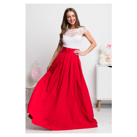 Červená dlouhá sukně