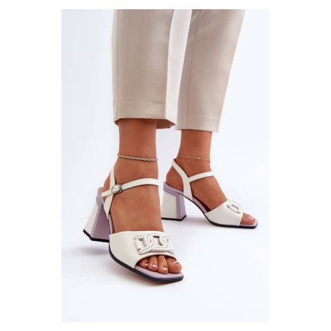 Elegantní sandály na vysokém podpatku s ozdobou, bílé D&A Kesi