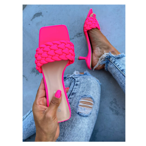 Opletené ružové sandále ZANDA*