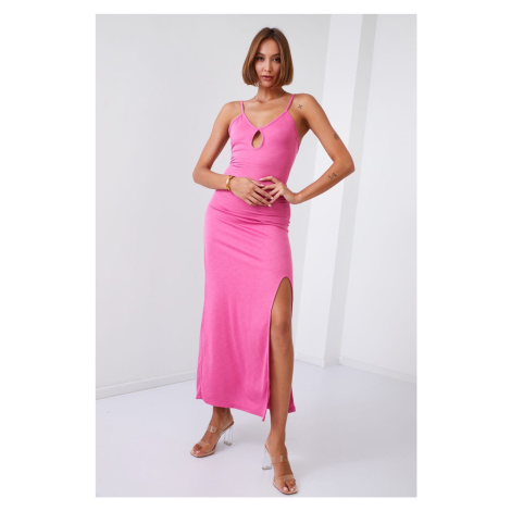 Jednoduché maxi šaty s ramínky a růžovým poklopcem FASARDI
