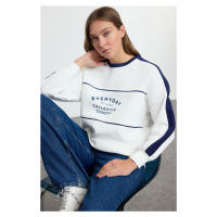 Trendyol Ecru Slogan Printed Oversize/Wide Pattern Thick Polar Fleece Knitted Sweatshirt