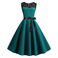 Elegantní šaty ve stylu vintage s krajkovou vložkou