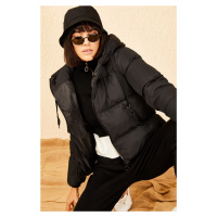 Dámská černá péřová bunda s kapucí Bianco Lucci