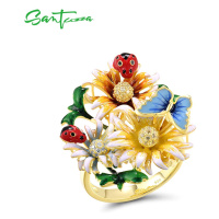 Letní pozlacený prsten květiny s motýlkem