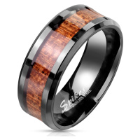 Ocelový prsten v černé barvě - proužek s dřevěným motivem, hladká čirá glazura