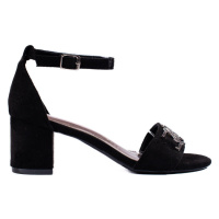 Výborné dámské černé sandály na širokém podpatku