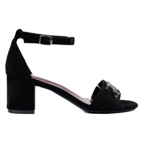 Výborné dámské černé sandály na širokém podpatku W. POTOCKI