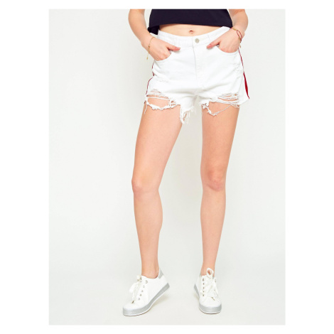 Denim shorts decorated with a stripe white Laulia
