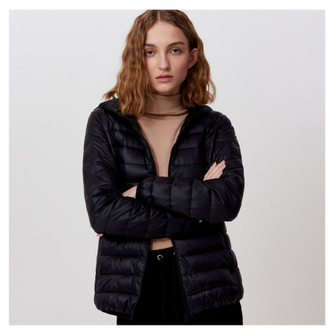 Cropp - Prošívaná bunda s kapucí a syntetickým zateplením - Černý