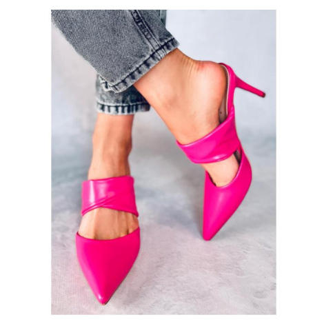 Špičaté růžové pantofle na podpatku