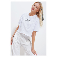 Trend Alaçatı Stili Women's White Crew Neck Love Printed Jewelled Crop T-Shirt