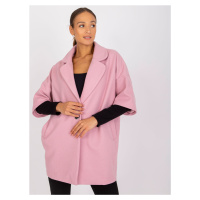 Světle růžový kabátek na jeden knoflík od Aliz RUE PARIS