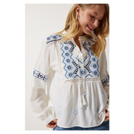 Happiness İstanbul Women's White Embroidered Woven Blouse