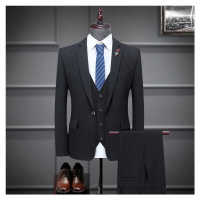 Pánský oblek s broží růže, business manager s vestou