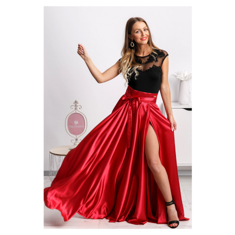 Červená saténová sukně s rozparkem