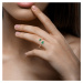 Univerzální prsten s texturou zdobený smaragdy Listese