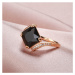 Elegantní pozlacený prsten s černým kamenem
